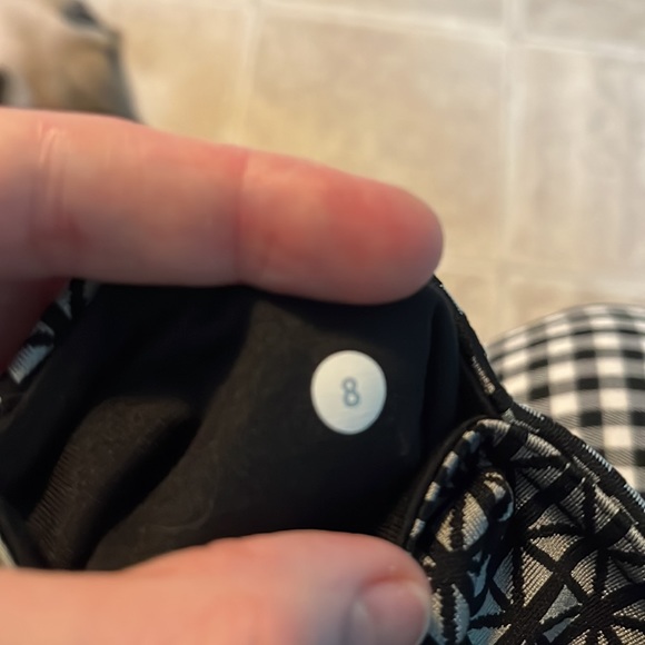 Lululemon Size 8 Wunder Unders - Picture 6 of 11